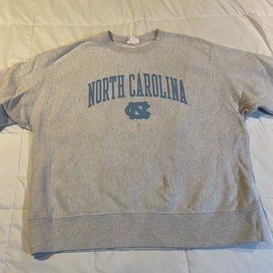 GREY UNC CREWNECK